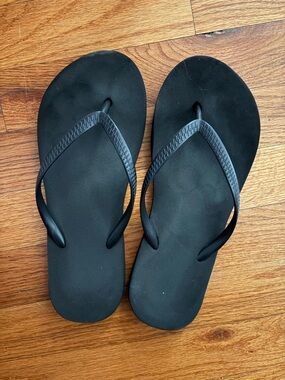 Black Size 7 Flip Flops